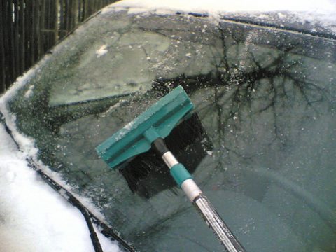 How to Remove Ice & Bugs from Windshield